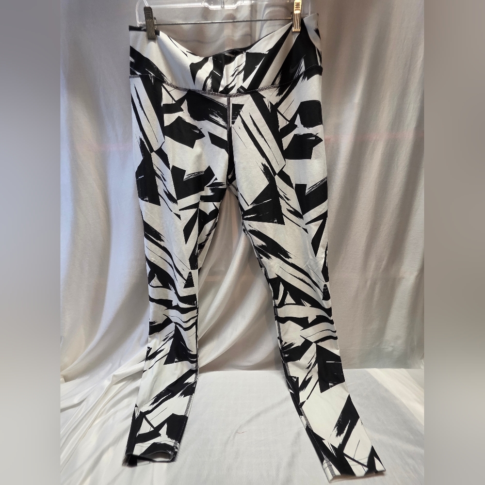Nike Black and White Patterned Leggings